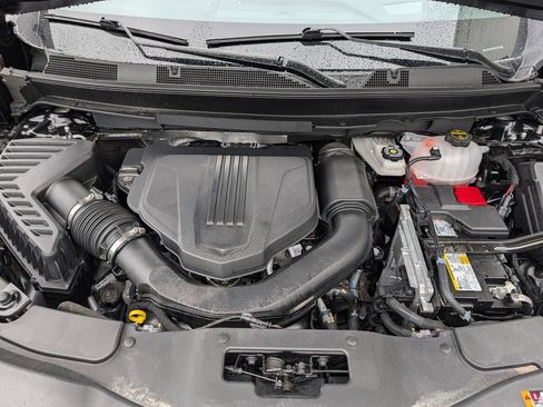 Used 2025 GMC Acadia Denali w/ LPO, Floor Liner Package AWD/4WD image 11