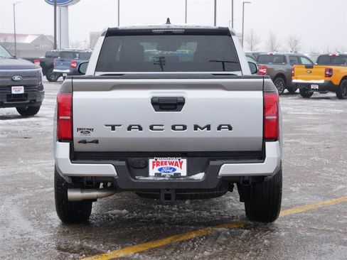 Used 2025 Toyota Tacoma SR5 image 4