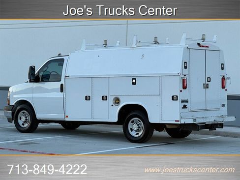 Used 2018 Chevrolet Express 3500 w/ Power Convenience Package image 4