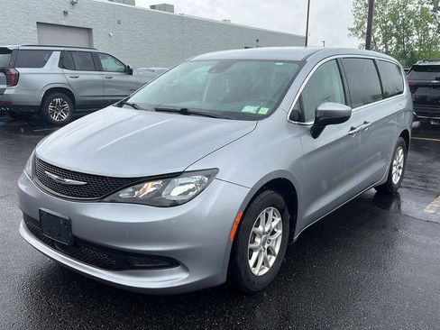 Used 2021 Chrysler Voyager LX FWD image 2