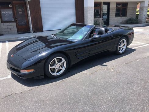 Used 1999 Chevrolet Corvette Convertible RWD image 1