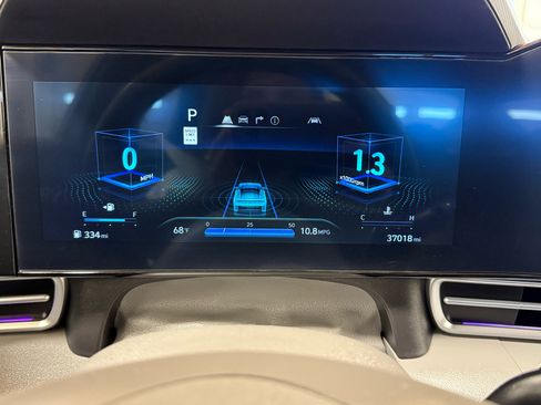 Used 2024 Hyundai Elantra SEL image 15