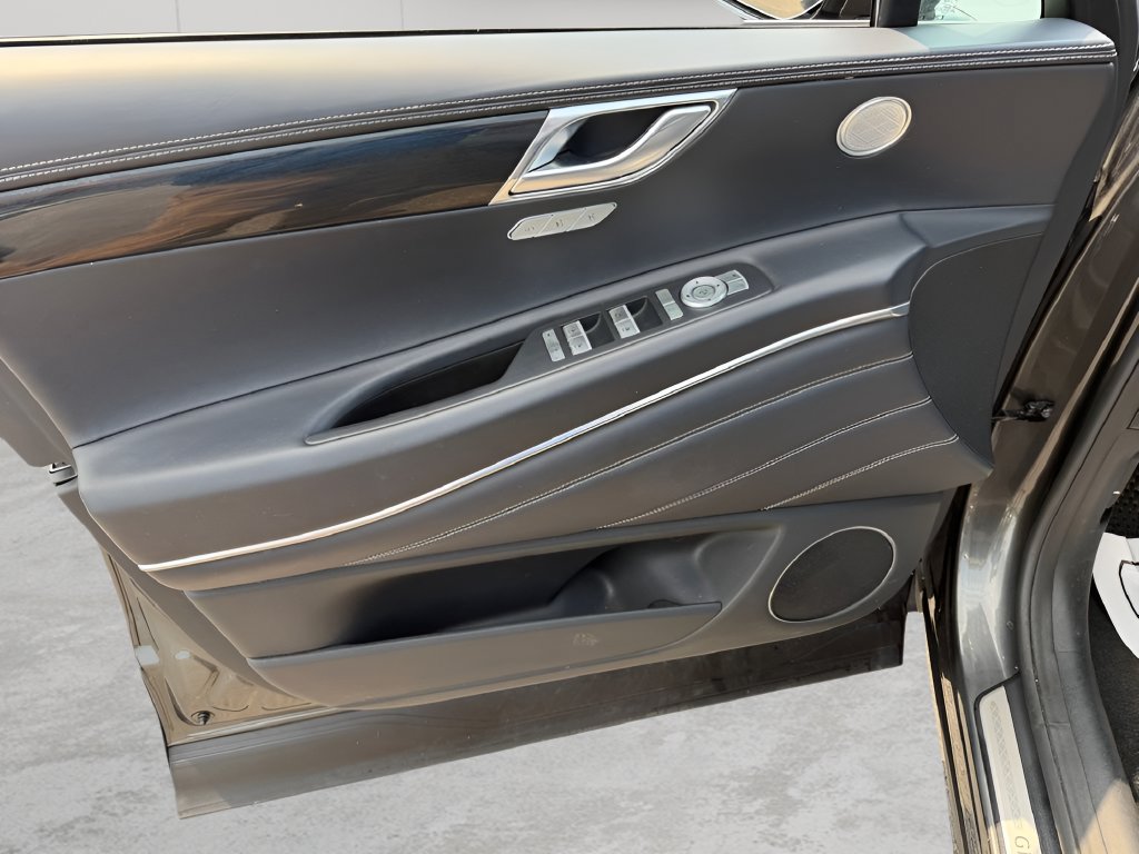 Used 2025 Genesis GV80 2.5T Standard AWD/4WD image 19