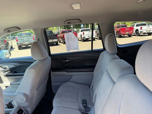 Used 2017 Honda Pilot EX image 10