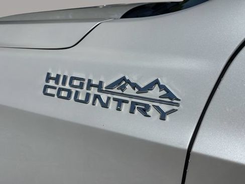 Used 2024 Chevrolet Suburban High Country AWD/4WD image 37