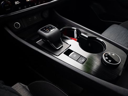 Used 2022 Nissan Rogue SV image 17