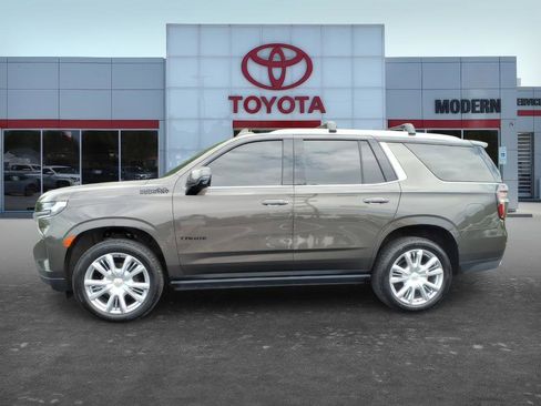Used 2021 Chevrolet Tahoe High Country w/ Premium Package AWD/4WD image 2
