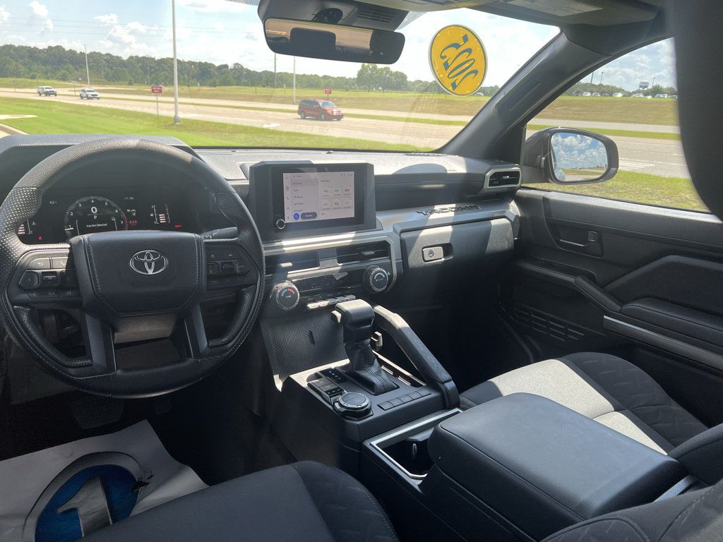 Used 2025 Toyota Tacoma SR5 AWD/4WD image 19