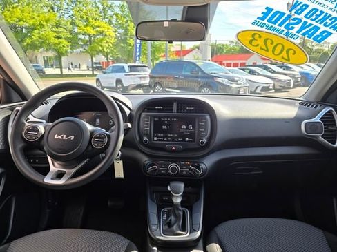 Used 2023 Kia Soul LX w/ Option Group 015 FWD image 3
