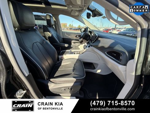 Used 2023 Chrysler Pacifica Limited image 34