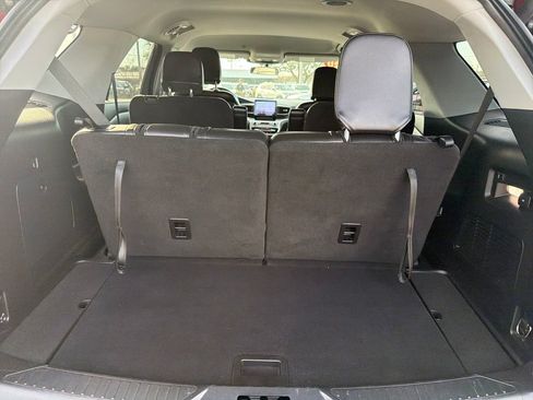 Used 2020 Ford Explorer XLT w/ Equipment Group 202A image 10