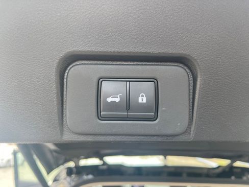 Used 2025 Nissan Rogue SV image 20