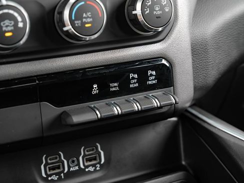 Used 2023 RAM 1500 Big Horn AWD/4WD image 34