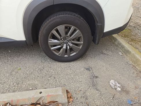 Used 2024 Nissan Pathfinder S image 7