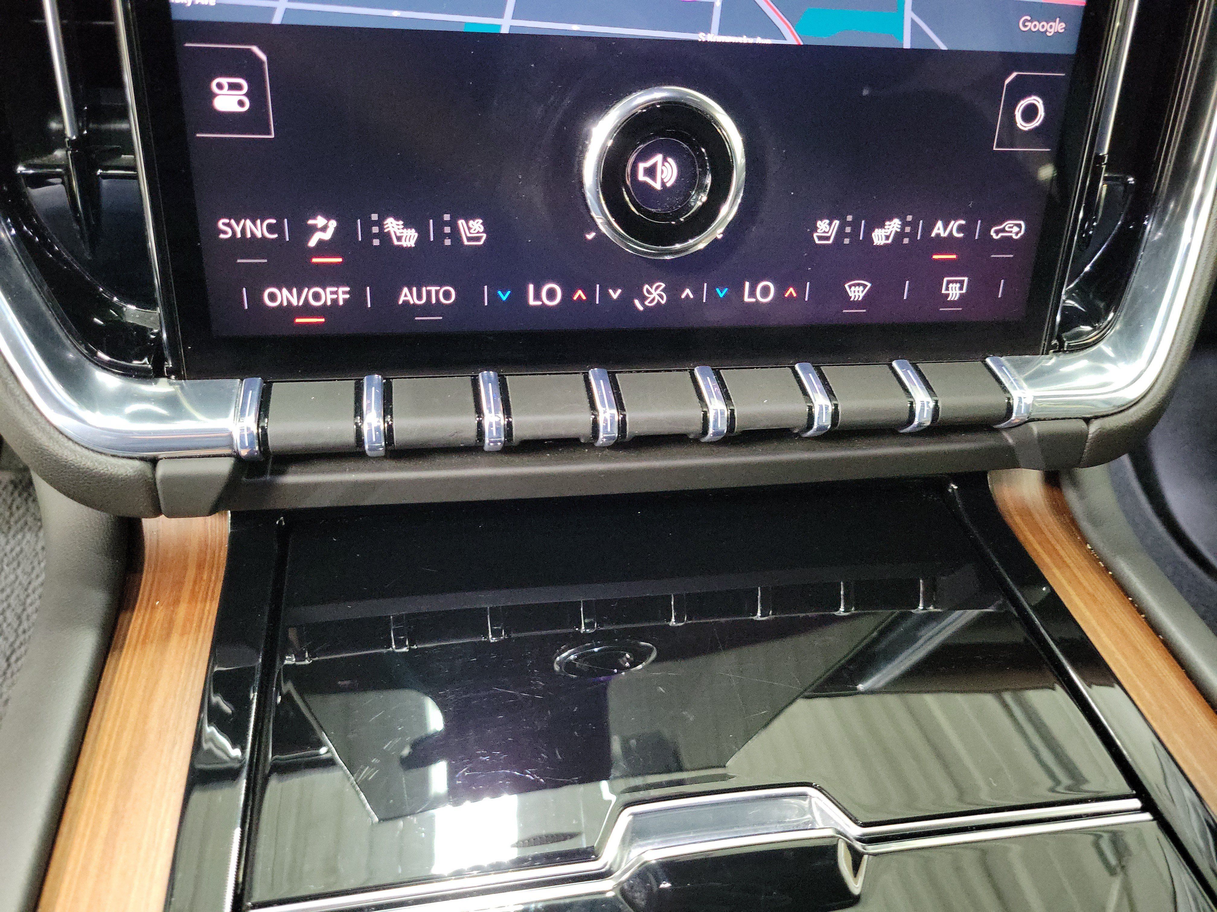 Used 2026 GMC Yukon Denali w/ Sun & Power Step Package AWD/4WD image 32