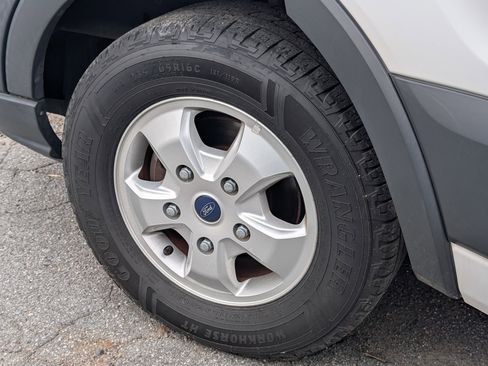 Used 2018 Ford Transit 350 XLT image 23