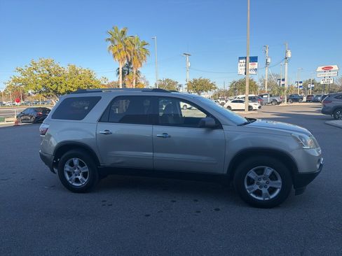 Used 2010 GMC Acadia SL w/ Preferred Package image 3