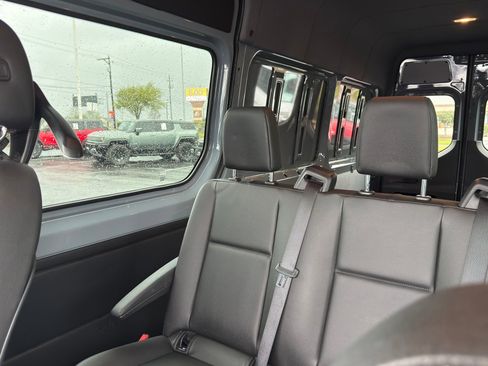 Used 2024 Mercedes-Benz Sprinter 2500 image 16