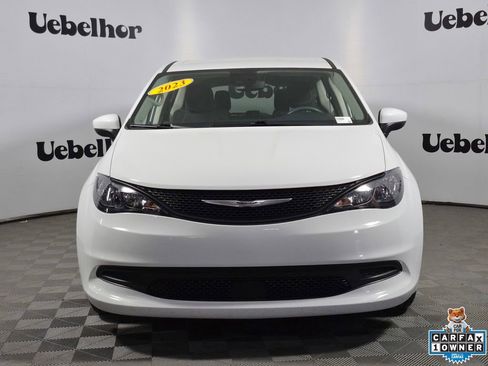 Used 2023 Chrysler Voyager LX FWD image 2
