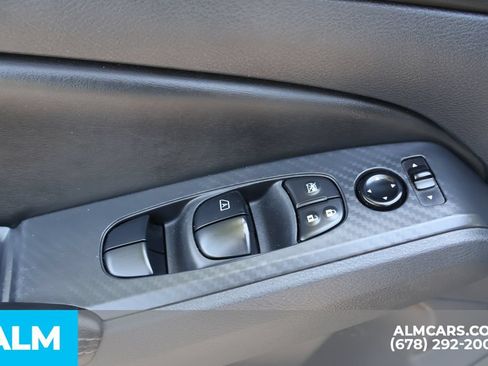Used 2025 Nissan Altima 2.5 SV FWD image 15