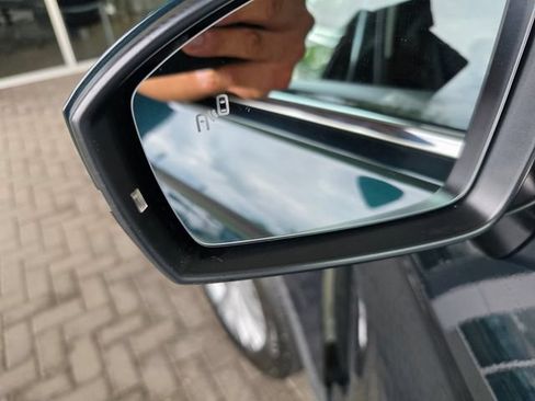 Used 2018 Volkswagen Tiguan SE AWD/4WD image 21