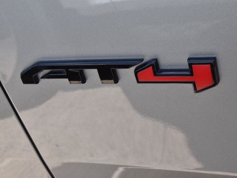 Used 2024 GMC Yukon AT4 w/ Technology Package AWD/4WD image 11