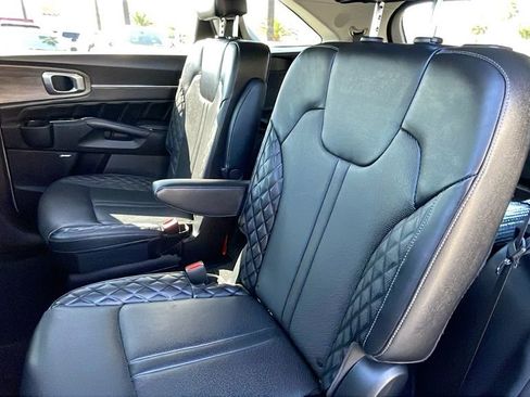 Used 2022 Kia Sorento SX Prestige image 16