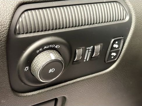 Used 2022 Jeep Wagoneer Series II AWD/4WD image 10