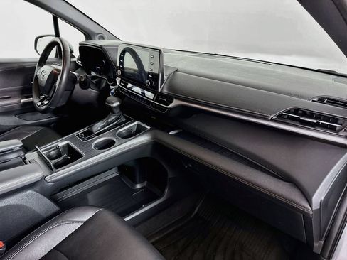 Certified 2023 Toyota Sienna XLE Woodland Edition AWD/4WD image 33