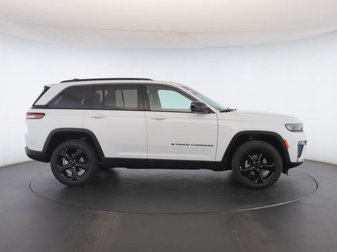 New 2026 Jeep Grand Cherokee Limited w/ Limited Altitude Package image 21