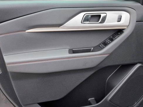New 2025 Ford Explorer Active w/ Active Comfort Package image 6