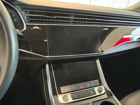 Used 2022 Audi Q7 Premium Plus image 12