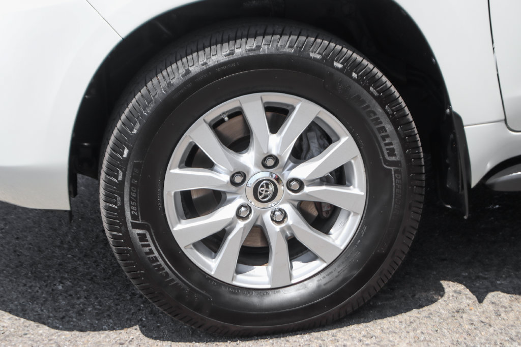 Used 2018 Toyota Land Cruiser AWD/4WD image 46