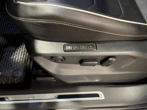 Used 2022 Volkswagen Tiguan SEL R-Line image 24