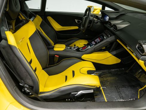 Used 2021 Lamborghini Huracan EVO RWD image 36
