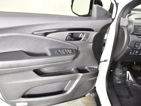 Certified 2023 Honda Passport Elite image 38