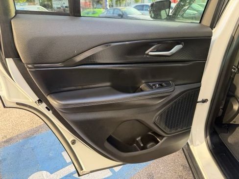 Used 2023 Jeep Grand Cherokee Altitude AWD/4WD image 11