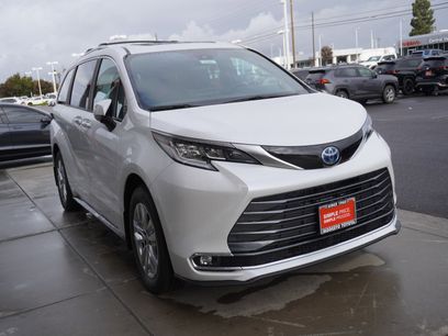 New 2025 Toyota Sienna Limited
