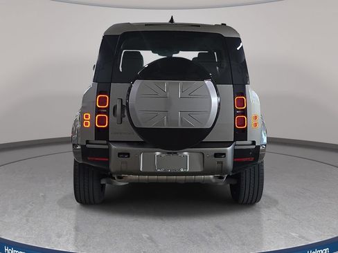 Used 2025 Land Rover Defender 110 X-Dynamic SE AWD/4WD image 8