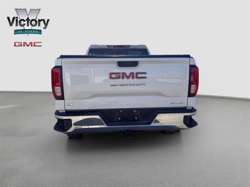Used 2024 GMC Sierra 1500 SLE w/ Preferred Package image 12