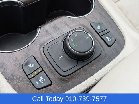 Used 2023 GMC Acadia Denali w/ Denali Ultimate Package FWD image 29