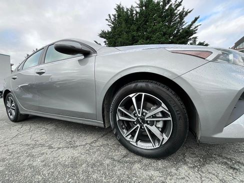 Used 2023 Kia Forte LXS w/ LXS Technology Package image 10