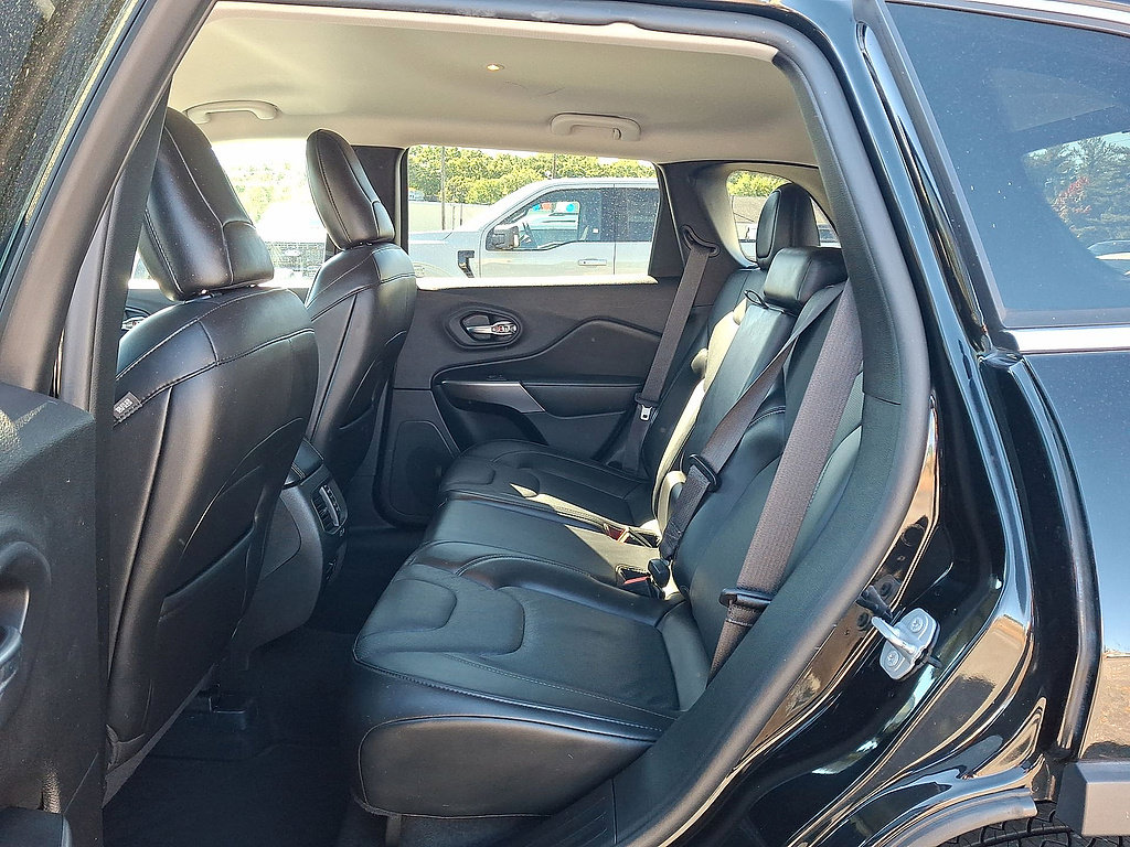 Used 2019 Jeep Cherokee Limited AWD/4WD image 26