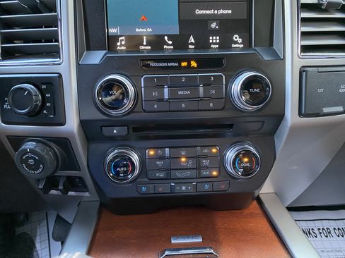 Used 2018 Ford F150 King Ranch w/ Equipment Group 601A Luxury AWD/4WD image 28