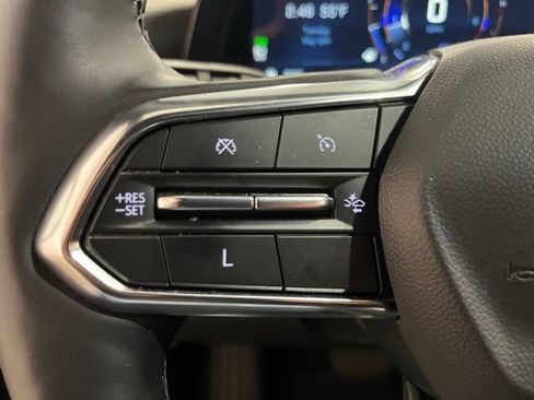 Used 2025 Chevrolet Equinox LT AWD/4WD image 12