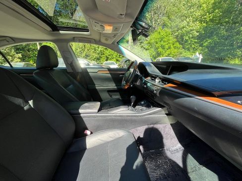Used 2013 Lexus ES 300h w/ Luxury Pkg FWD image 33