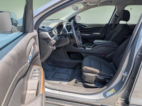 Used 2023 GMC Acadia SLE AWD/4WD image 2