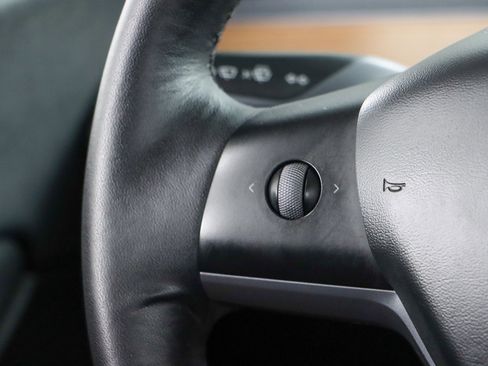 Used 2022 Tesla Model Y Long Range image 13