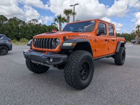 Used 2025 Jeep Gladiator Mojave w/ Convenience Group AWD/4WD image 7