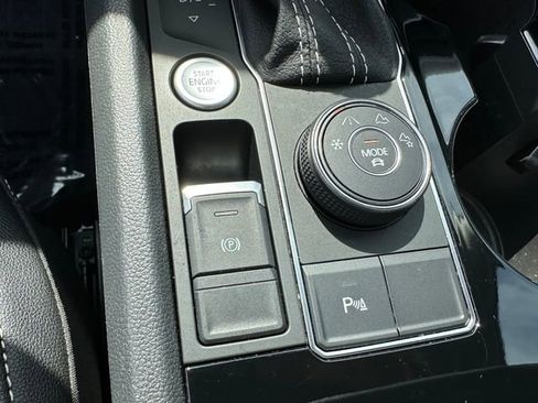 Used 2023 Volkswagen Atlas SE image 28